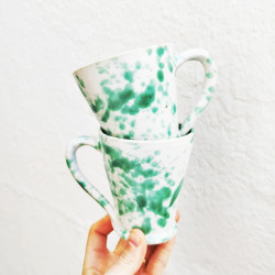 Set de deux mugs - 10,5 cm.