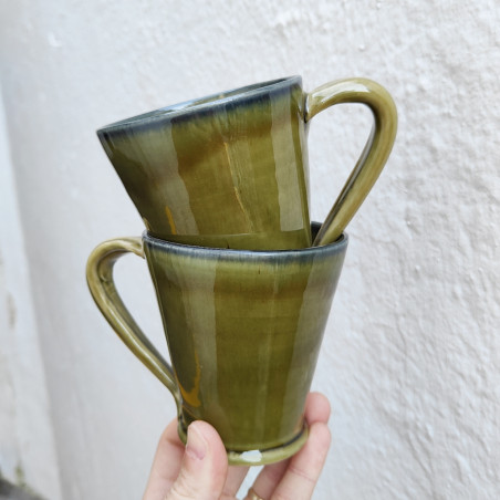 Zestaw dwóch kubków o średnicy 10,5 cm.