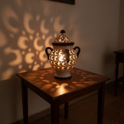 Pièce en céramique ajourée...