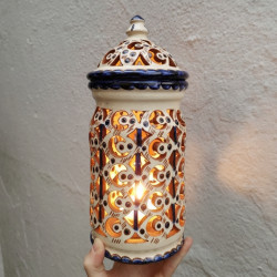 Pièce en céramique ajourée...