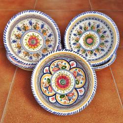 Set of 3 Bowls in 18cm.