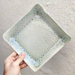 Set di 2 piatti in ceramica.