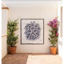 Murale di piastrelle in ceramica dipinte a mano.