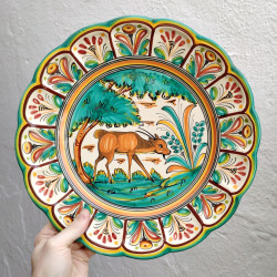 Plato de cerámica española, estilo "Montería" de 34 cm.