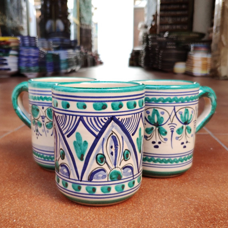 Tasses en céramique fabriquées en Espagne, peintes à la main.