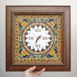 Horloge en céramique - 40 cm. -