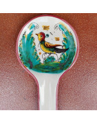 Cucharas y tazas de cerámica